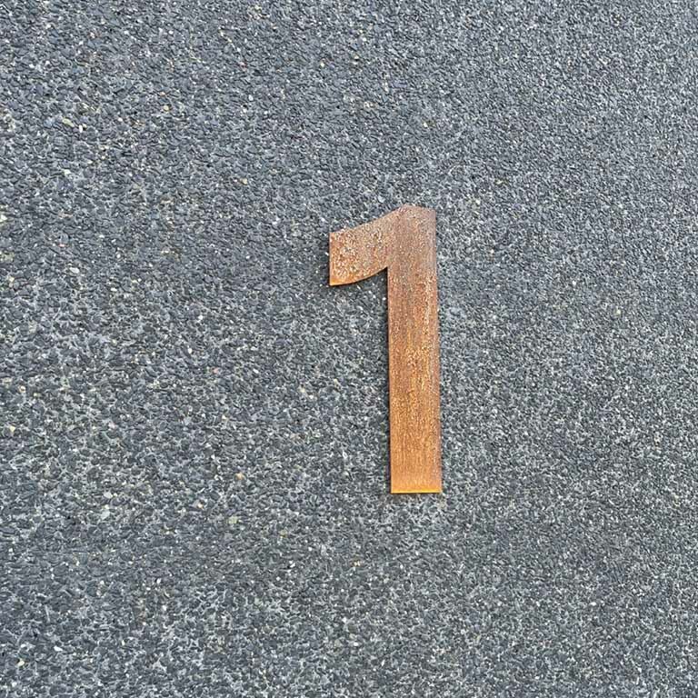Numer domu ze stali corten 1 - 30 cm