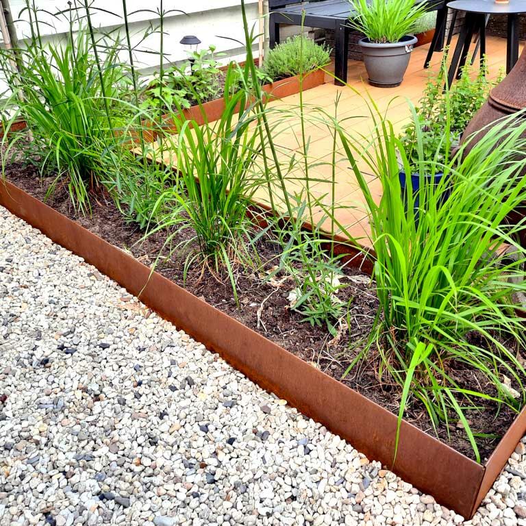 Zagięte obrzeże ogrodowe ze stali corten 23 cm (długość 240 cm)