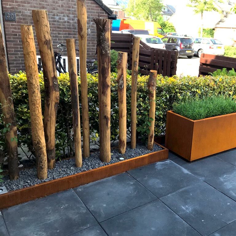 Odgięte obrzeże ogrodowe ze stali corten 22 cm (długość 150 cm)
