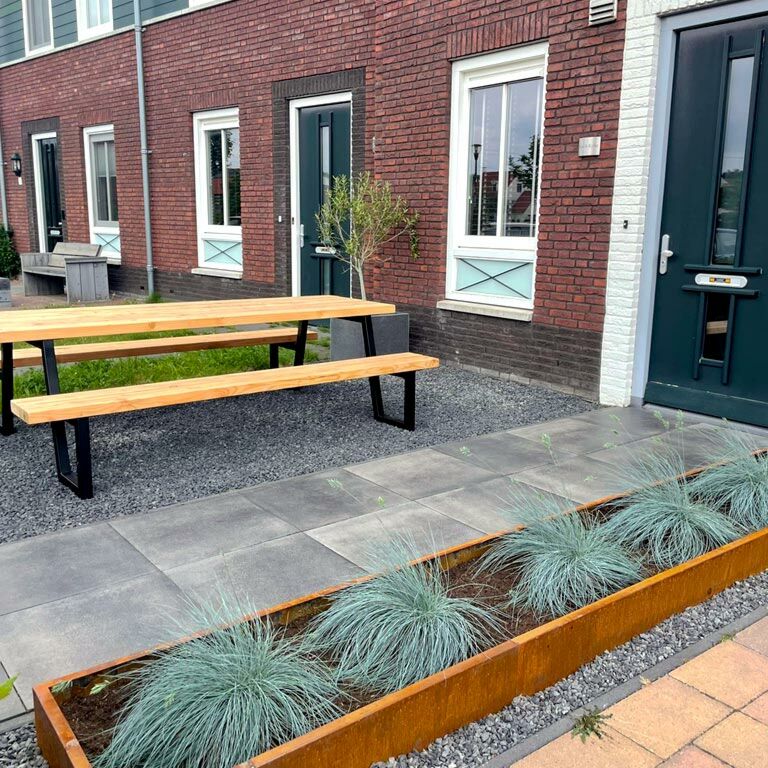 Odgięte obrzeże ogrodowe ze stali corten 22 cm (długość 240 cm)