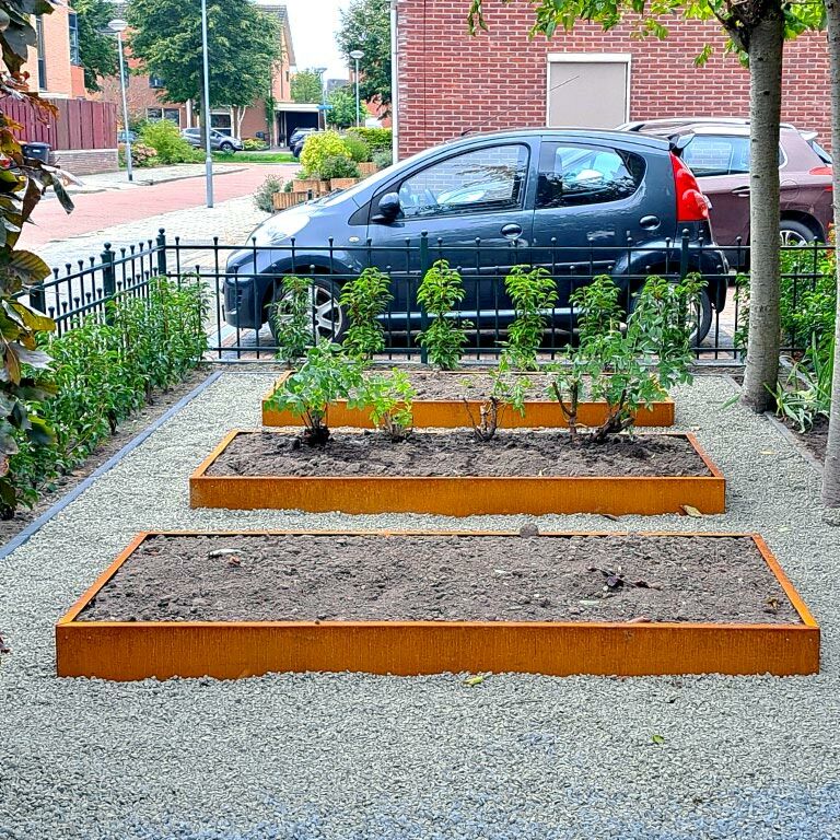 Odgięte obrzeże ogrodowe ze stali corten 22 cm (długość 240 cm)