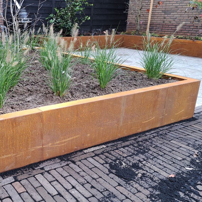 Prosta ściana oporowa ze stali corten 150 cm (wysokość 40 cm)