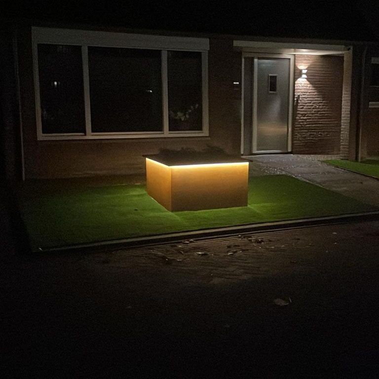 spawane donica Alabama ze stali corten z diodami LED 120 x 120 x 80 cm