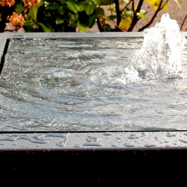 Fontanna aluminium 120 x 120 x 40 cm