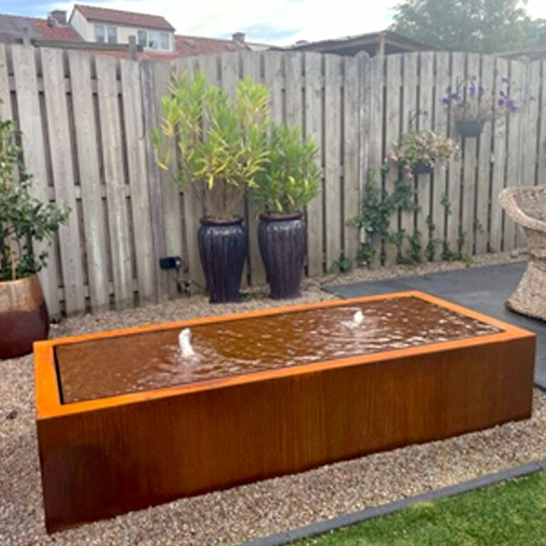 Fontanna ze stali corten 200 x 80 x 40 cm