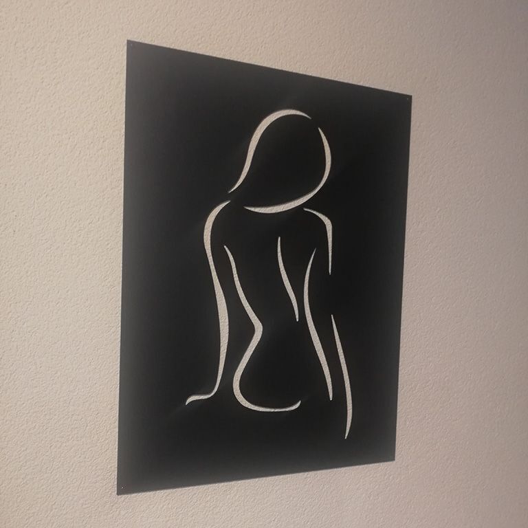 Metalowa dekoracja ścienna Kobieta