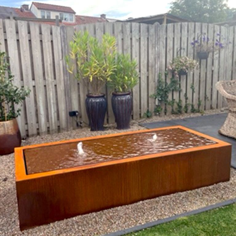 Fontanna ze stali corten 200 x 80 x 40 cm