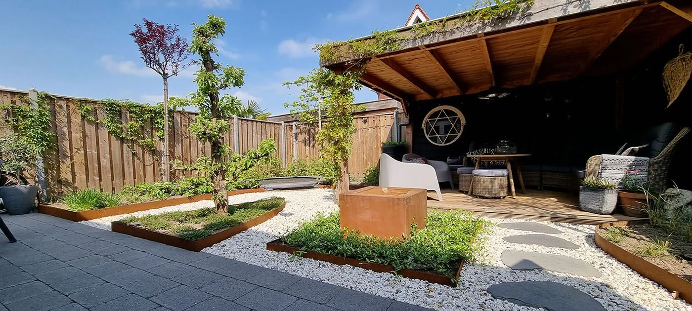 Montaż obrzeża ze stali corten w ogrodzie: pełny przewodnik krok po kroku.